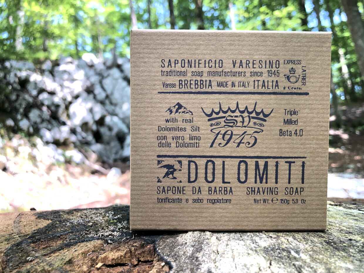 Linija za britje in nego s svežimi zeliščnimi, začimbnimi ter lesno-ambroznimi poudarki